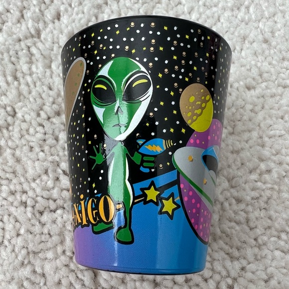FREE w/ Purchase! Roswell New Mexico Alien UFO Plastic Shot Glass Magnet - Picture 3 of 7
